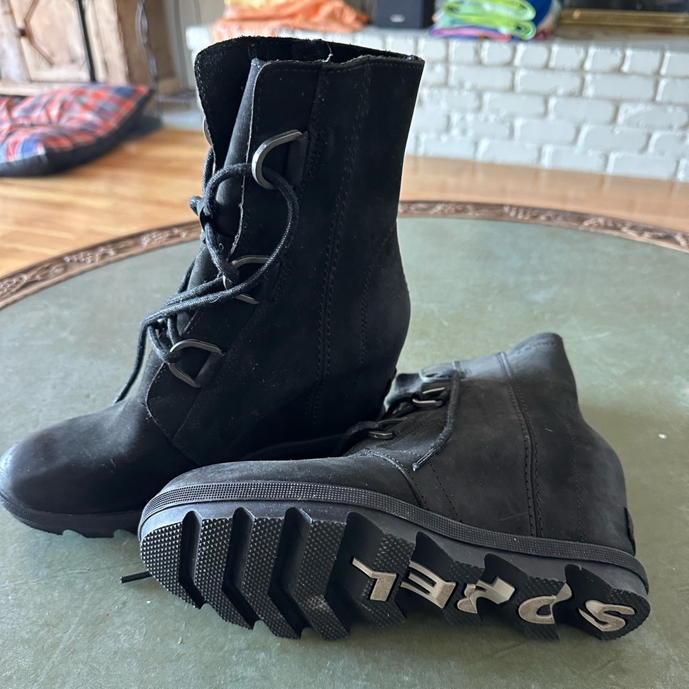 Sorel women’s lace boots - black